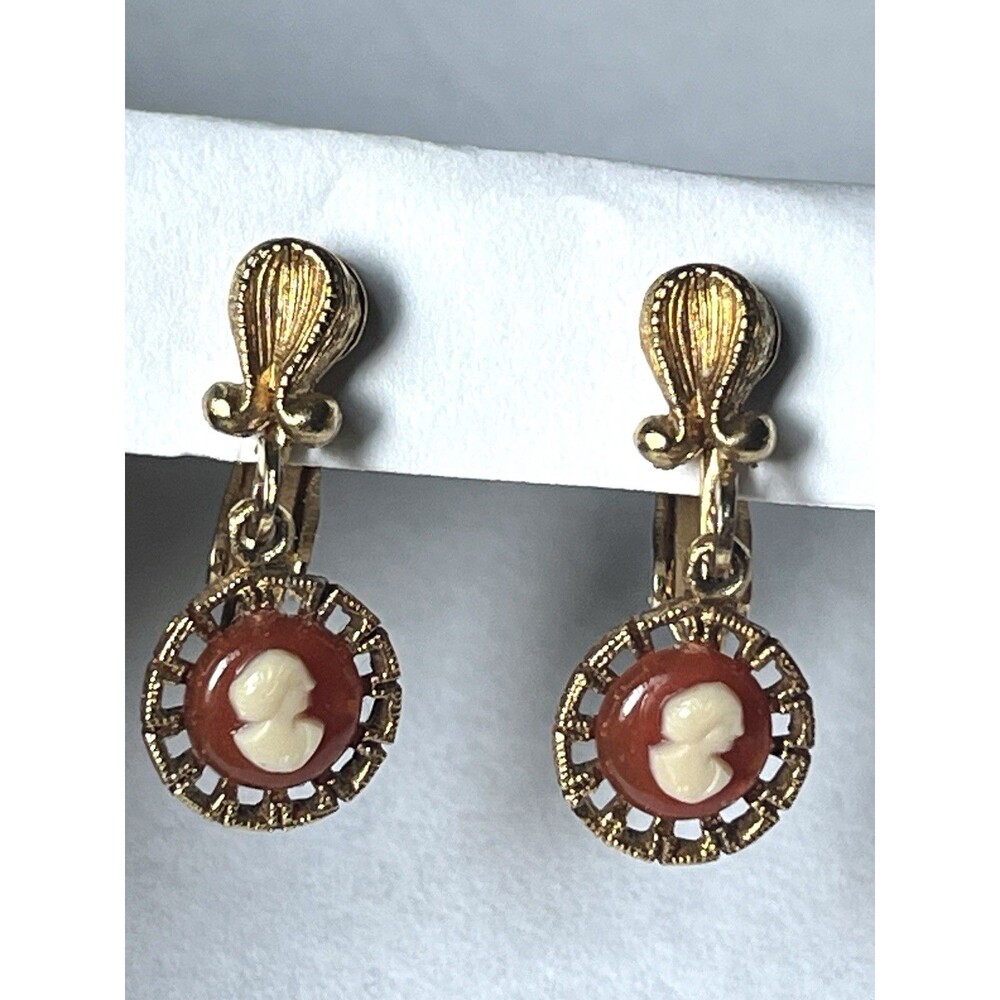 Vintage Victorian Style Gold Tone Cameo Drop Earrings Dangle Clip On Dainty